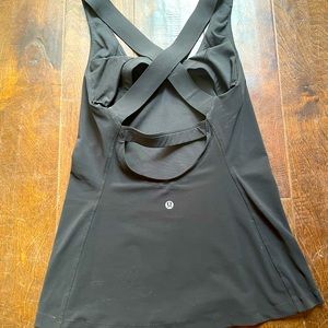 Lululemon black sport top size 4